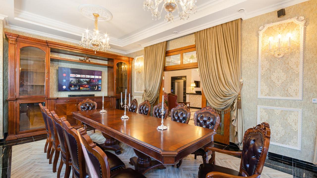 Gregory Boutique Hotel คีชีเนา ภายนอก รูปภาพ The boardroom of the National Bank of Ukraine