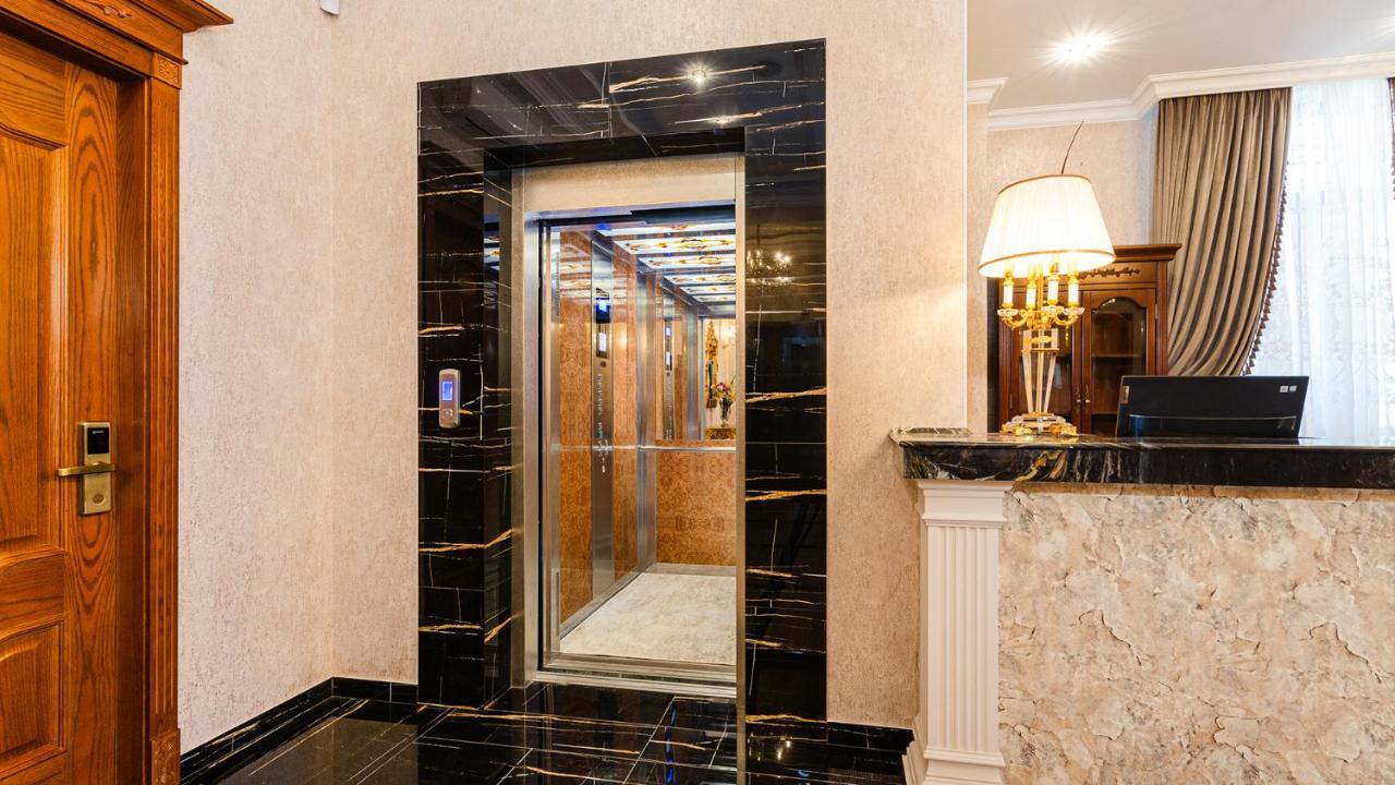 Gregory Boutique Hotel คีชีเนา ภายนอก รูปภาพ A residential elevator