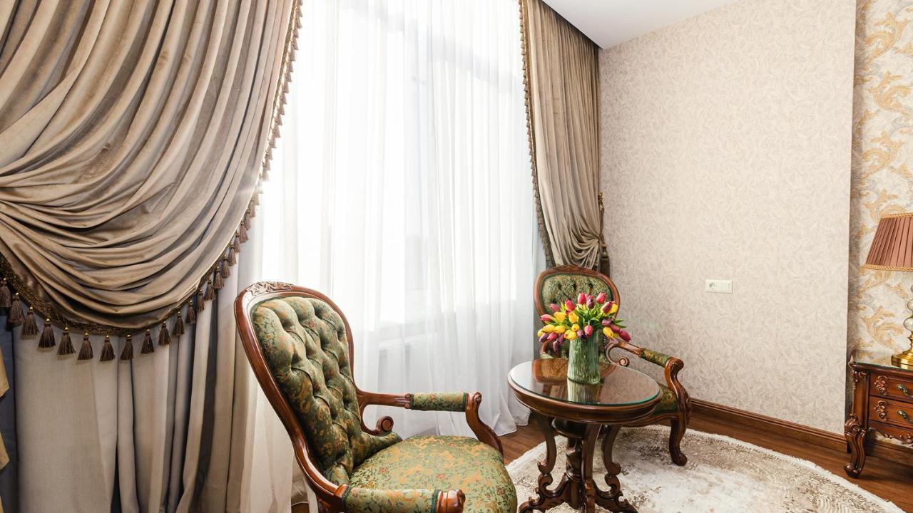 Gregory Boutique Hotel คีชีเนา ภายนอก รูปภาพ Curtains