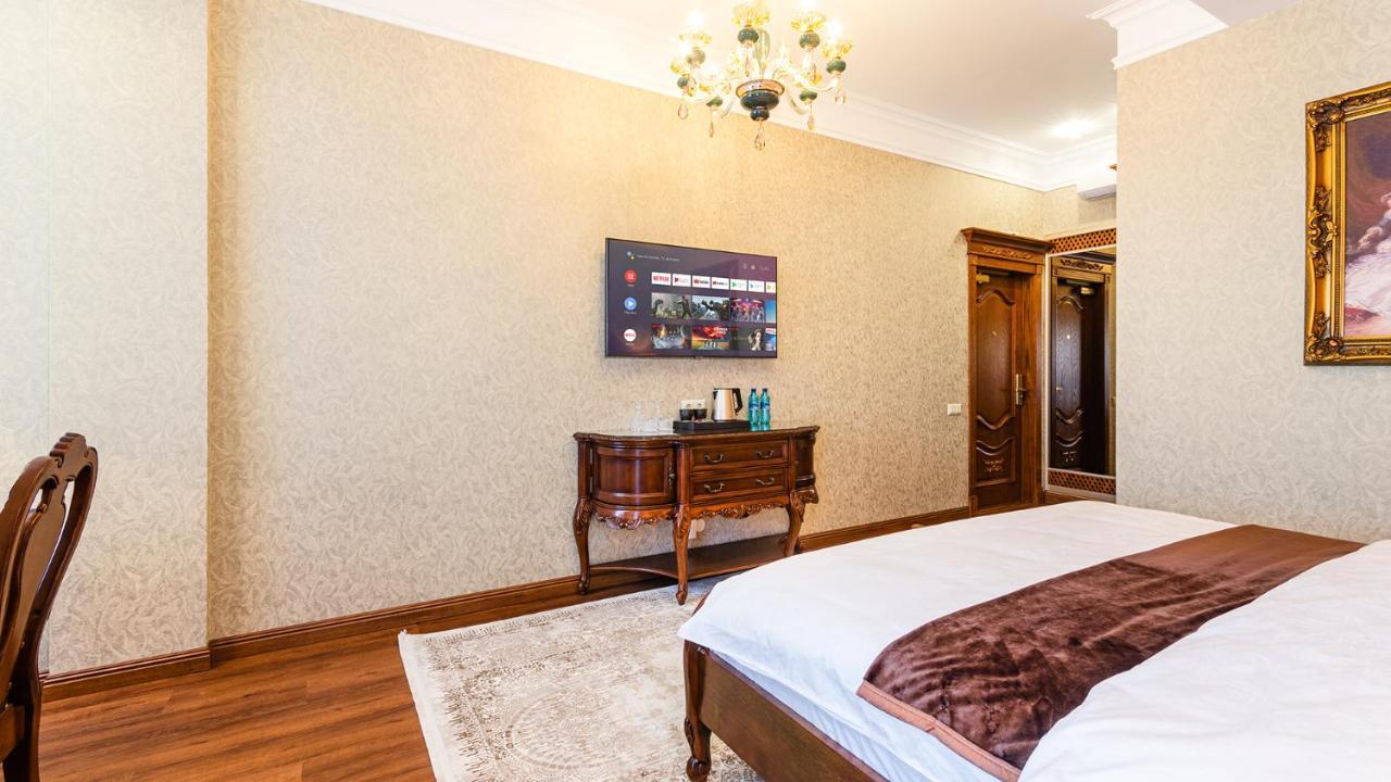 Gregory Boutique Hotel คีชีเนา ภายนอก รูปภาพ A room at the hotel