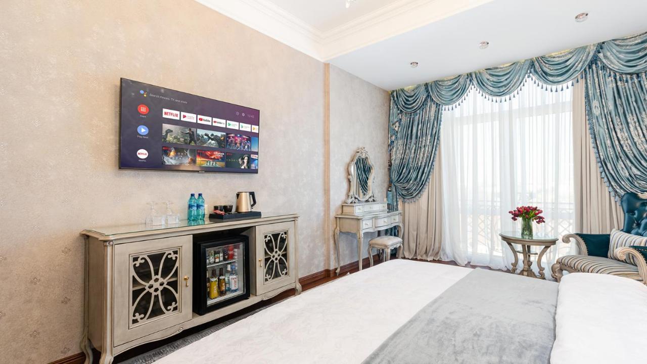 Gregory Boutique Hotel คีชีเนา ภายนอก รูปภาพ A 4K UHD TV