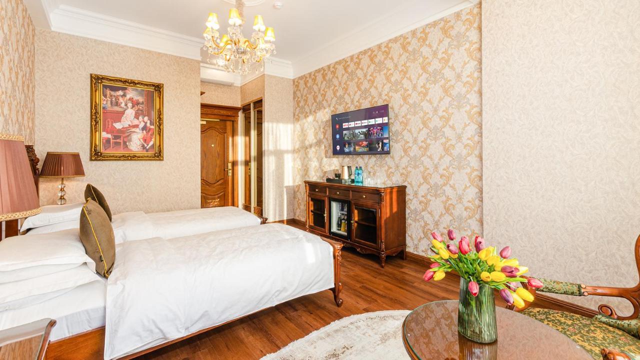 Gregory Boutique Hotel คีชีเนา ภายนอก รูปภาพ A room at the hotel